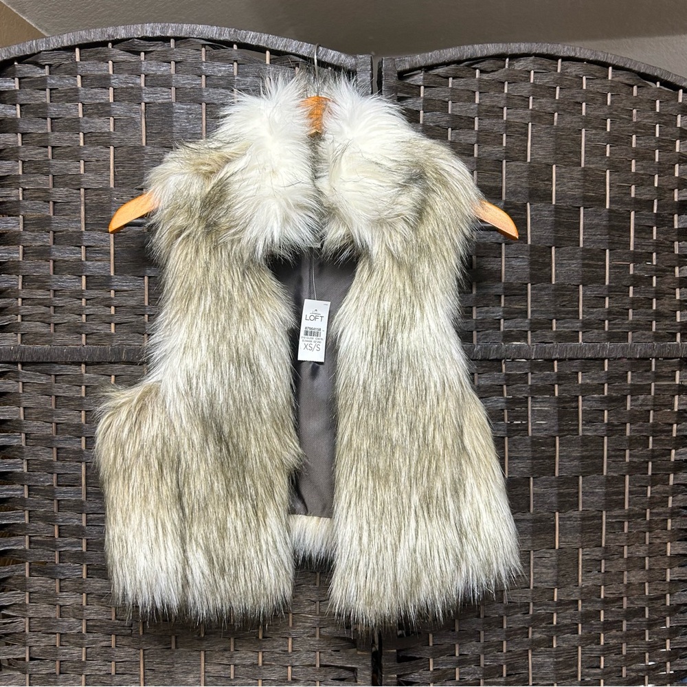 Loft NWT Faux fur vest size XS Small lined white gray black
